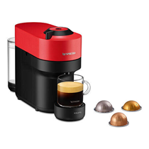 https://d3qoj2c6mu9s8x.cloudfront.net/Custom/Content/Products/12/47/12478782_nespresso-cafeteira-vertuo-pop-vermelho-pimenta-127v_s4_638230441964889879.png