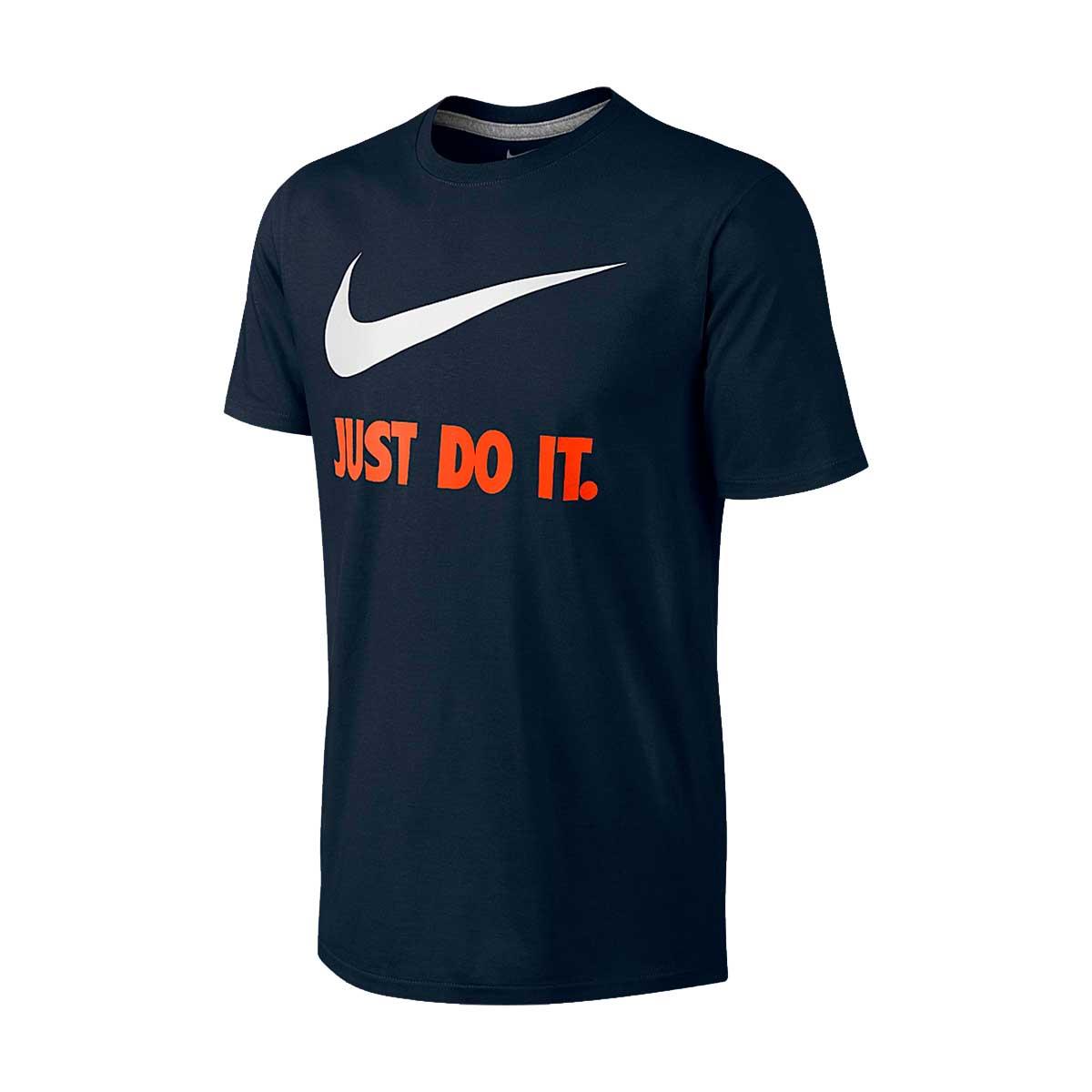 camiseta nike nsw swoosh