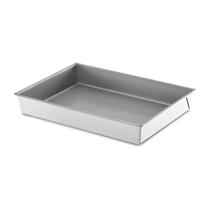 https://d3qoj2c6mu9s8x.cloudfront.net/Custom/Content/Products/49/06/4906_forma-para-bolo-classic-kitchenaid-23-x-33-x-5-cm-em-aco-aluminizado-ki755axona_s1_636143017204832000.jpg