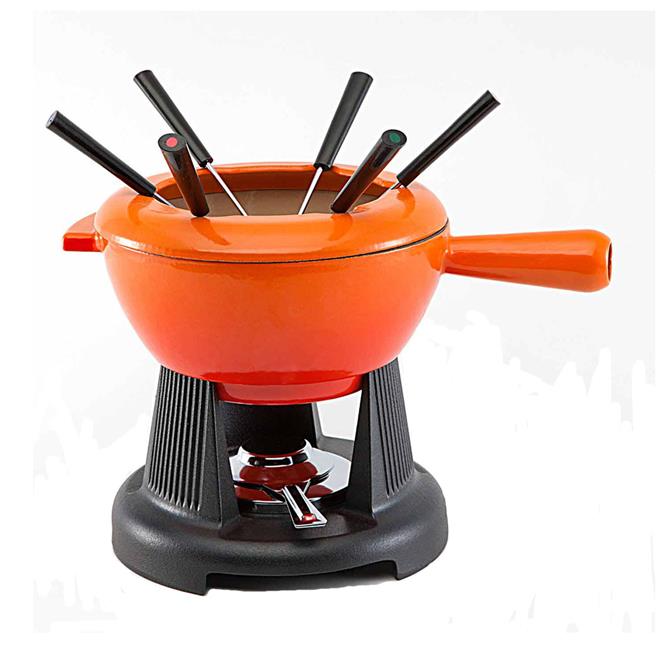 FreelyWheely: Le Creuset Fondue Set